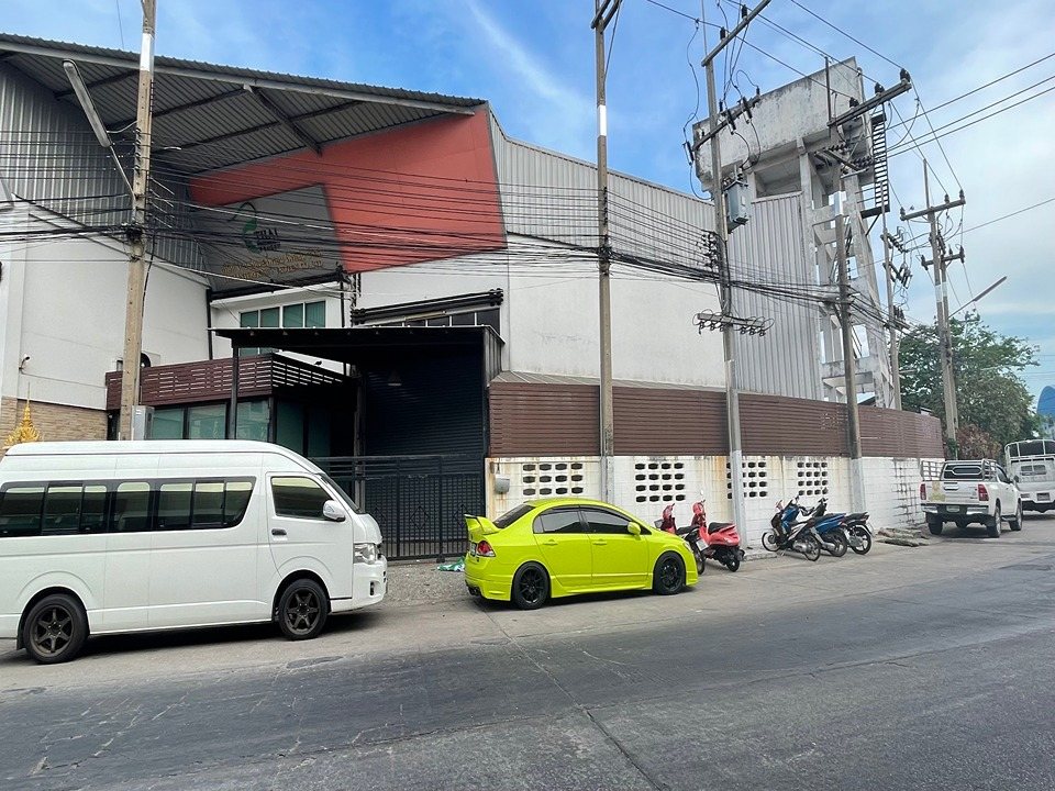 ด้านหน้าโรงงาน