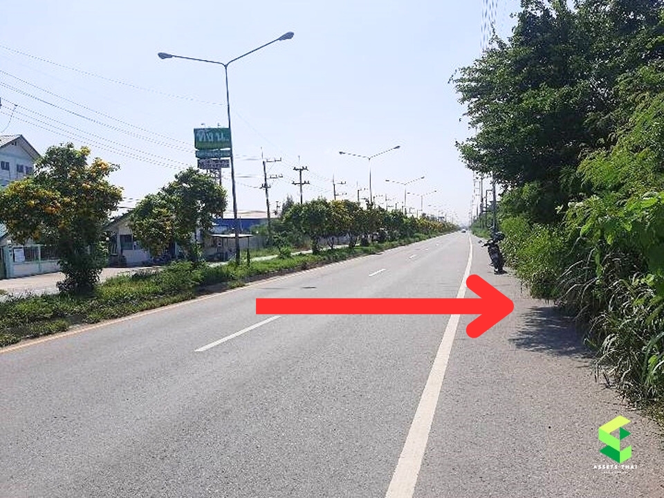 ที่ดินติดถนน